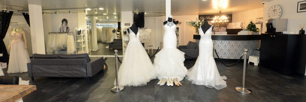 Bruidswinkel met aantal trouwjurken