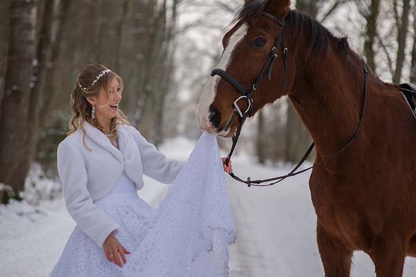 winter bruiloft met paard